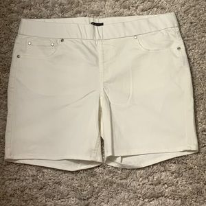 New Directions Stretch Bermuda Shorts Size 16